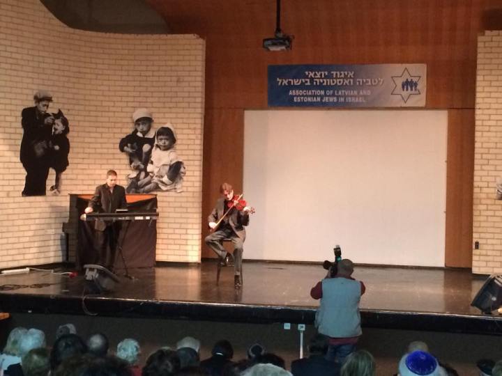 10847010_955805707781312_1884237637_n