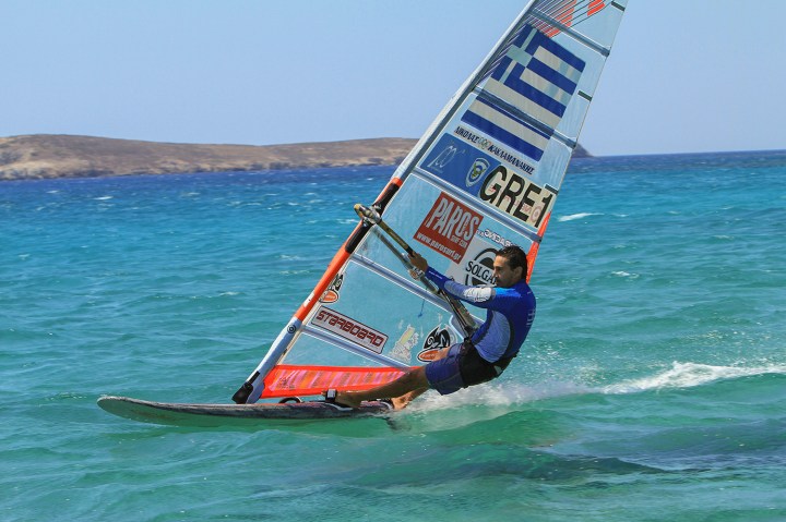 307_windsurfing-na-kikladax-1