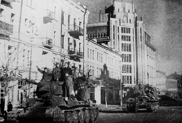 1944-ЦУМ-освобождение-Киева