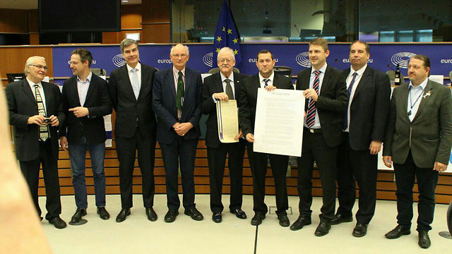 76818171971697640360no