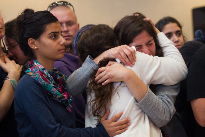 Mourners react during the funeral of Hadar Buchris, 21, in Jerusalem on November 23, 2015. Hadar Buchris was murdered in a stabbing attack at the West Bank's Gush Etzion Junction yesterday. Photo by Mirian Alster/Flash90 *** Local Caption *** ?????? ????? ???? ????? ??? ????? ??? ??????