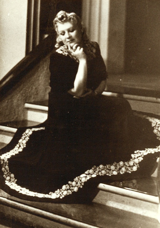 10419987_560599504075342_510919122341222228_n