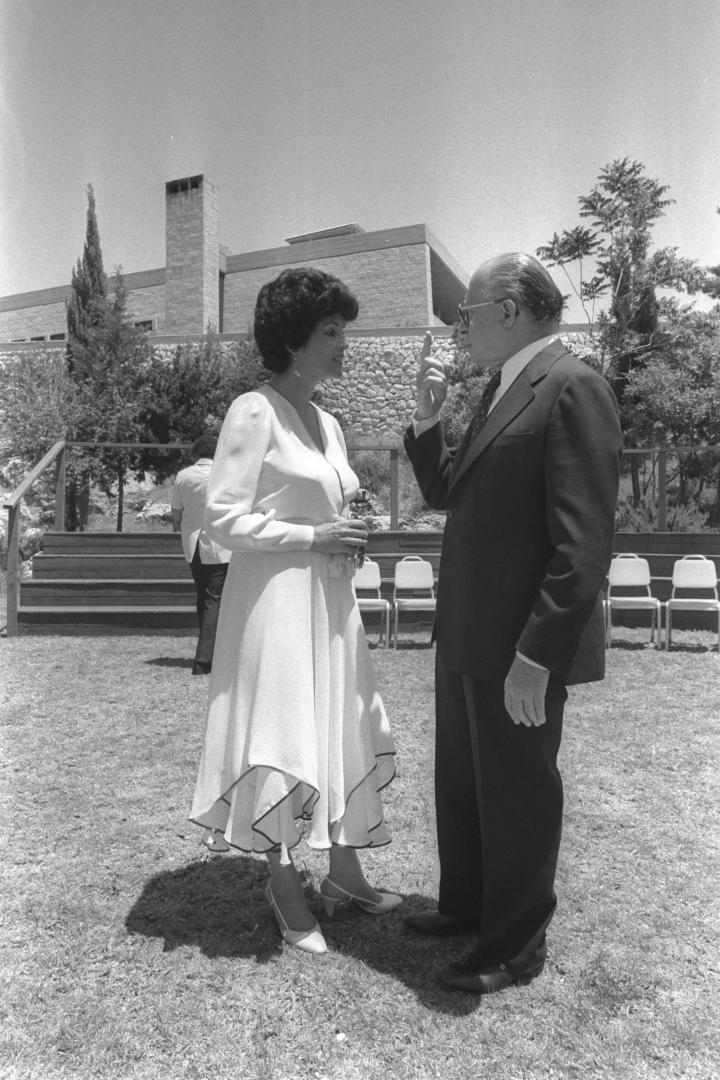 Flickr_-_Government_Press_Office_(GPO)_-_Ofira_Navon_and_Menachem_Begin