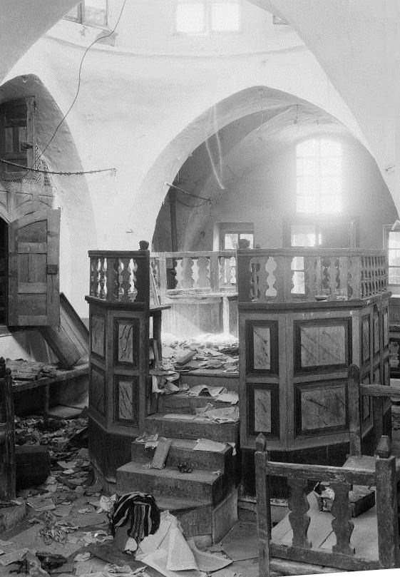 Desecrated_synagogue,_Hebron_1929