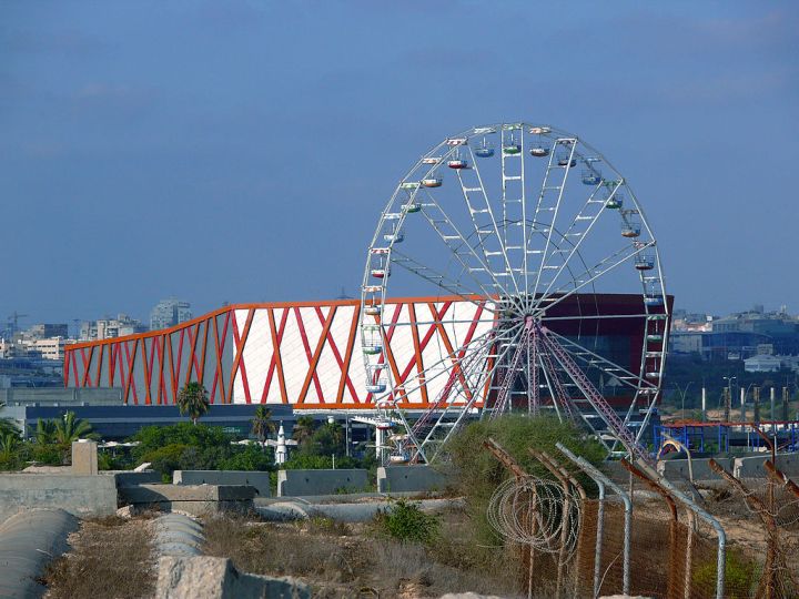 Superland-Yes-Planet-001