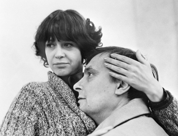 Îëåã Áàñèëàøâèëè è Ìàðèíà Íååëîâà â ôèëüìå "Îñåííèé ìàðàôîí"